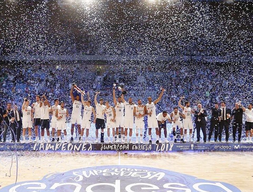 Miles de confeti en la Final Supercopa Endesa 2018 de Baloncesto. BIEFEC, FX, Efectos Especiales.