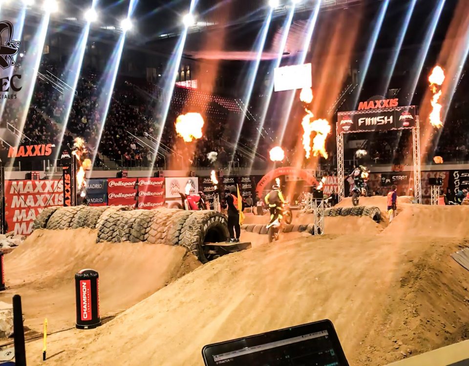 Lanzallamas de BIEFEC FX, Efectos Especiales, en la llegada a meta del evento deportivo del Campeonato del Mundo SuperEnduro 2019 (Maxxis Fim SuperEnduro World Championship), Madrid, Caja Mágica.