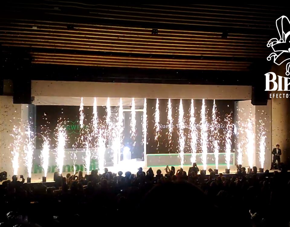 Presentación de la nueva Thermomix® TM6 en Granada, miles de confeti lanzados con Cañones Big Blaster y una cascada de fuego final creada con 28 máquinas Sparkular Fall y Verticales, por Biefec, Efectos Especiales