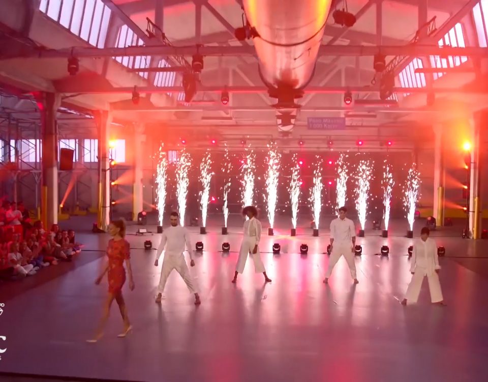 BIEFEC FX Efectos Especiales en la Gala final de la edición de 2019 de "FAMA a Bailar", con las máquinas de fuego frío sin pirotecnia SPARKULAR VERTICALES.