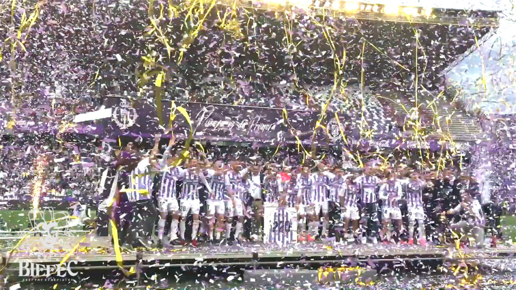 BIEFEC FX Efectos Especiales en la celebración de la permanencia en primera división del Real Valladolid. Pucela es de Primera!!. Confeti, Streamers Gigantes y chorros de chispas con nuestra SPARKULAR VERTICAL.